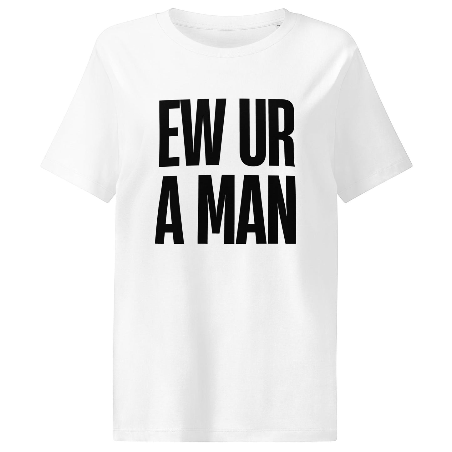 Das EW UR A MAN T-Shirt aus 100 % Bio-Baumwolle verbindet eine cleane feminine Passform mit frecher, unapologetischer Statement-Energy.
