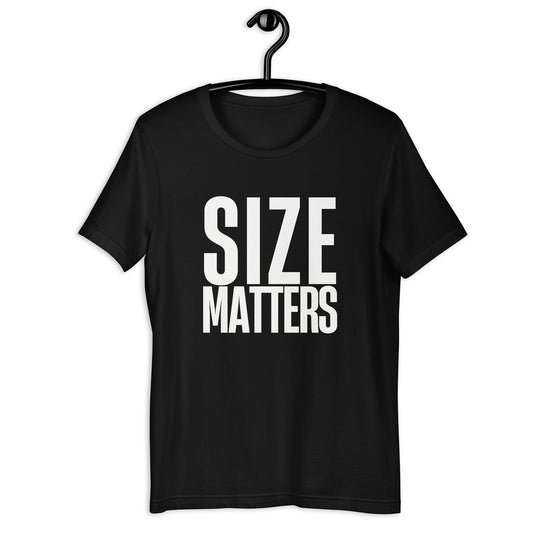 Das SIZE MATTERS Unisex T-Shirt kombiniert weichen Tragekomfort mit frechem Doppelsinn, cleaner Baddie-Energy und unverkennbarem savagee Humor.