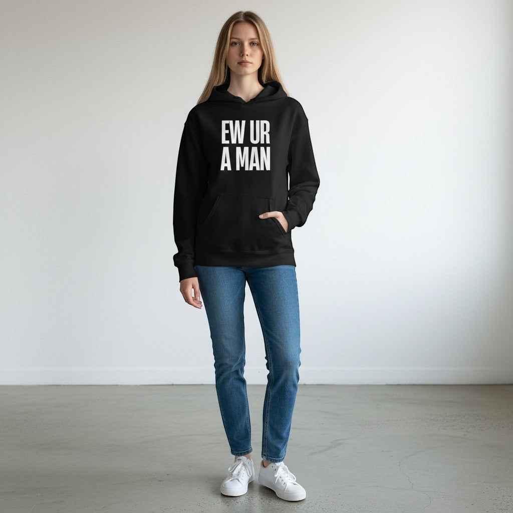 Eine Frau trägt den schwarzen spiritualsavagee Unisex-Hoodie mit weißem EW UR A MAN Statement-Aufdruck und Kängurutasche.