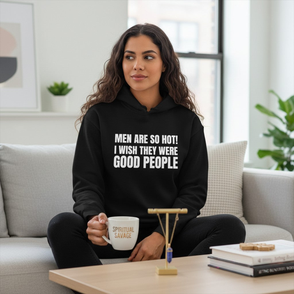 Eine Frau trägt einen schwarzen spiritualsavagee Unisex-Hoodie mit dem weißen Aufdruck Men Are So Hot I Wish They Were Good People.