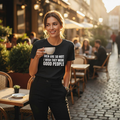 Eine Frau trägt ein schwarzes spiritualsavagee T-Shirt mit dem weißen Aufdruck MEN ARE SO HOT I WISH THEY WERE GOOD PEOPLE.